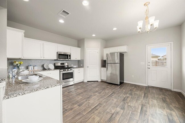 Building Photo - 13925 Heywood Dr