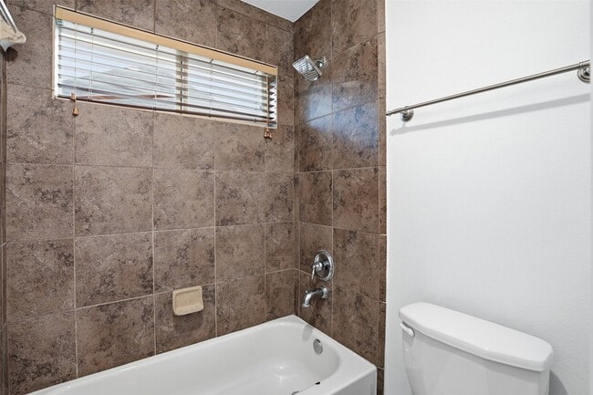 Building Photo - 2802 Kestrel Trace Ln