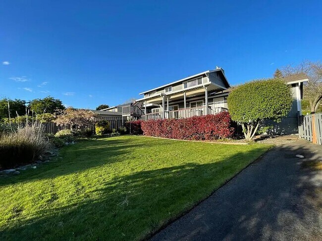 Building Photo - * APPLICATION PENDING * COMING SOON!  Beautiful 3bed/2bath home on N. Juniper St.