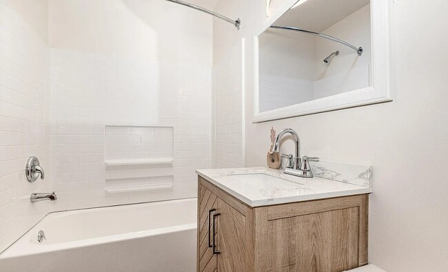 Building Photo - 536 Lansvale St