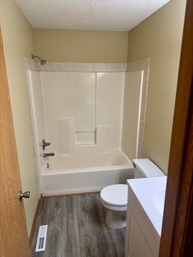 Building Photo - 174 Main St