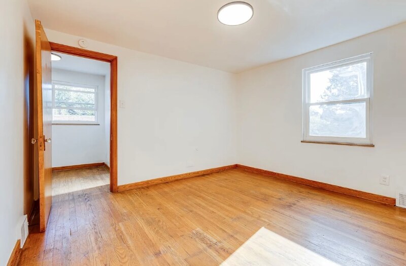 Building Photo - 352-352 W 12th Ave