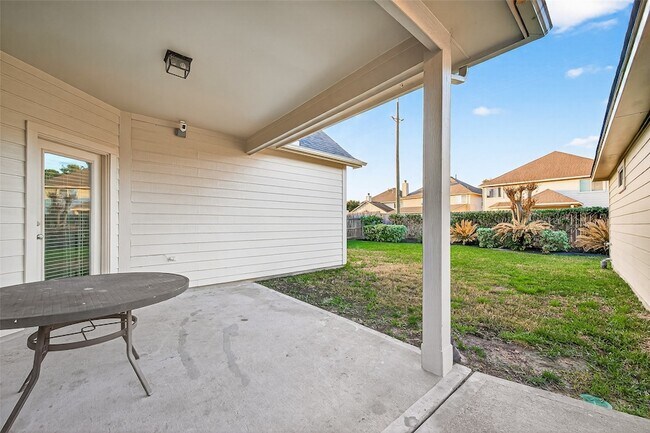 Building Photo - 8858 Distant Woods Dr