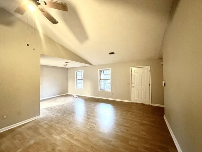 Building Photo - 730 Dover Ln