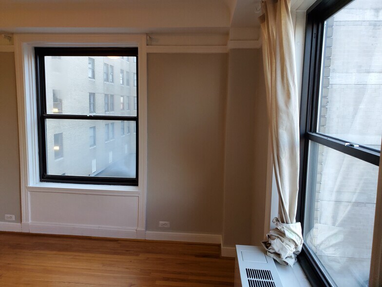 Building Photo - 15 E Kirby St