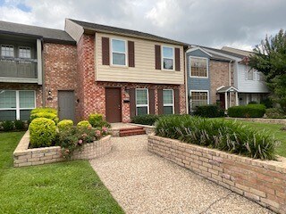 Building Photo - 10264 Briar Forest Dr