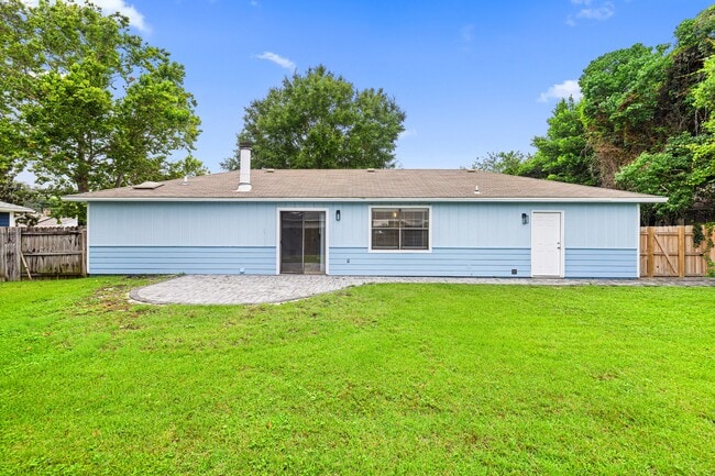 Building Photo - 349 Primrose Cir