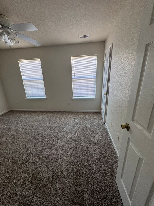 Building Photo - 2681-2683 E Oakbrook Dr