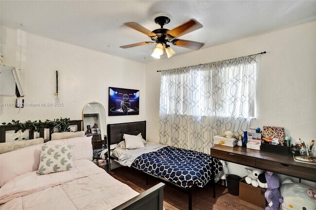 Building Photo - 9910 Bahama Dr