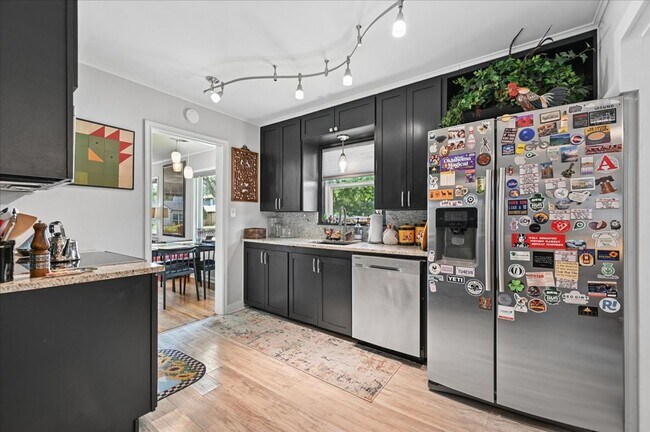 Building Photo - 1103 E 39th St