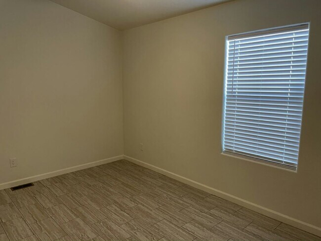 Building Photo - 1702 E John Cabot Rd