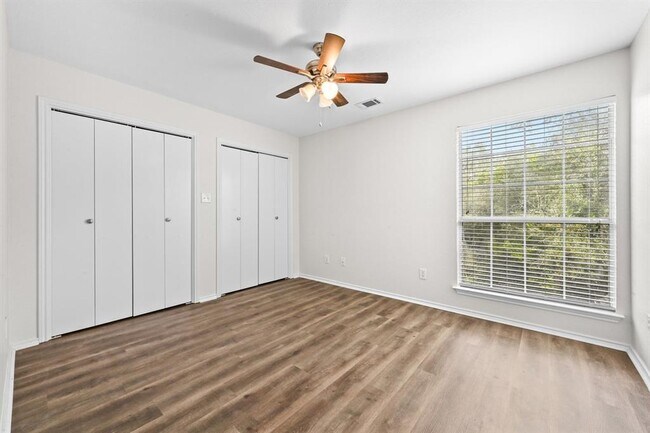 Building Photo - 201 Comanche Camp