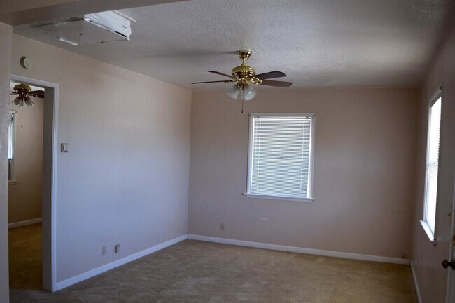 Building Photo - 6318 Almond Dr