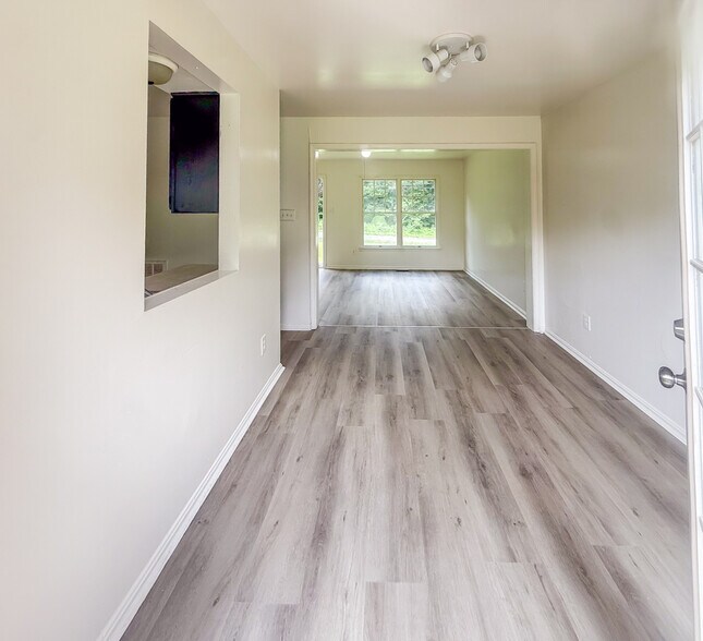Building Photo - 520 Lancaster Creek Dr