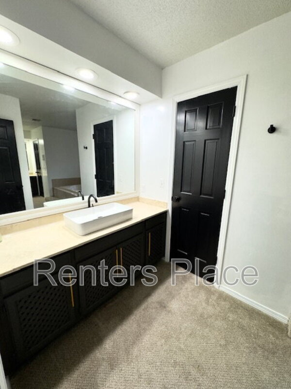 Building Photo - 6315 E 98th Pl