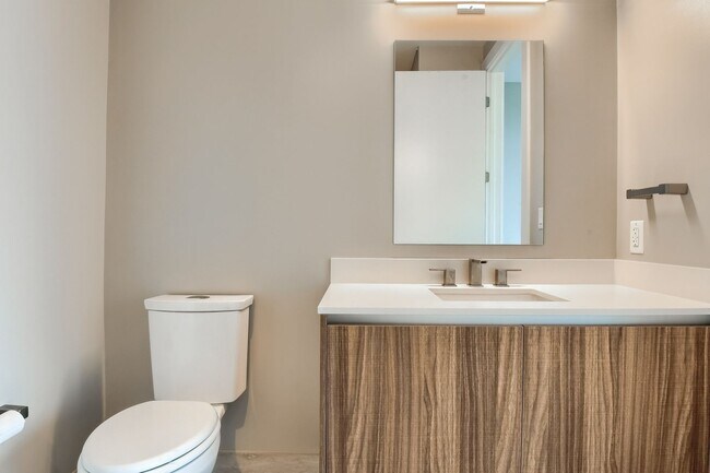 Building Photo - Two Bedroom Penthouse in Denver