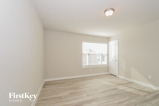 Building Photo - 311 Aveen Path