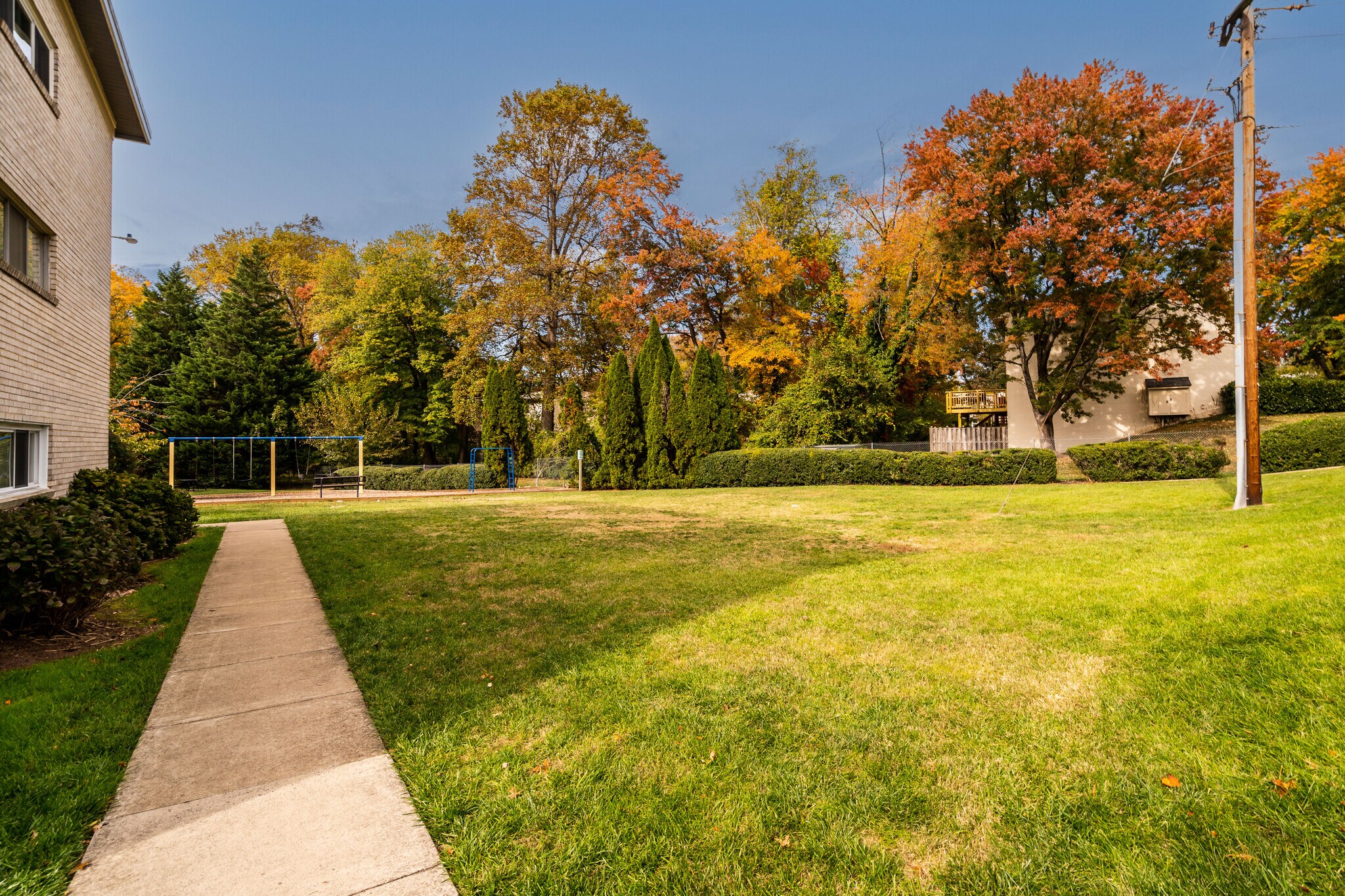 Building Photo - 4965 Americana Dr