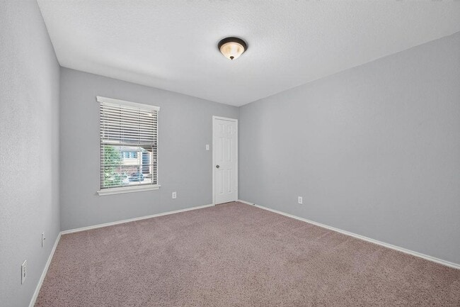 Building Photo - 2200 Ezra Ct