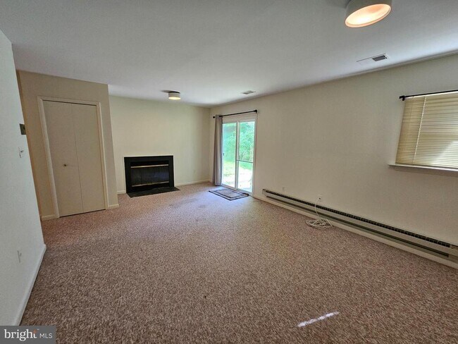 Building Photo - 6908-6910 Ten Timbers Ln