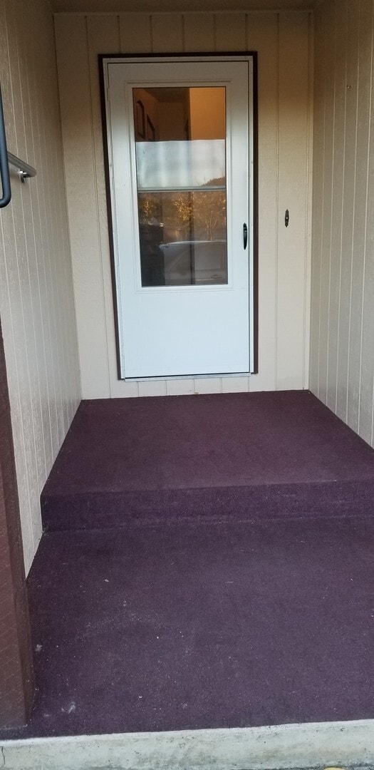 Building Photo - 3 bedroom, 2 bathroom home in well established neighborhood.