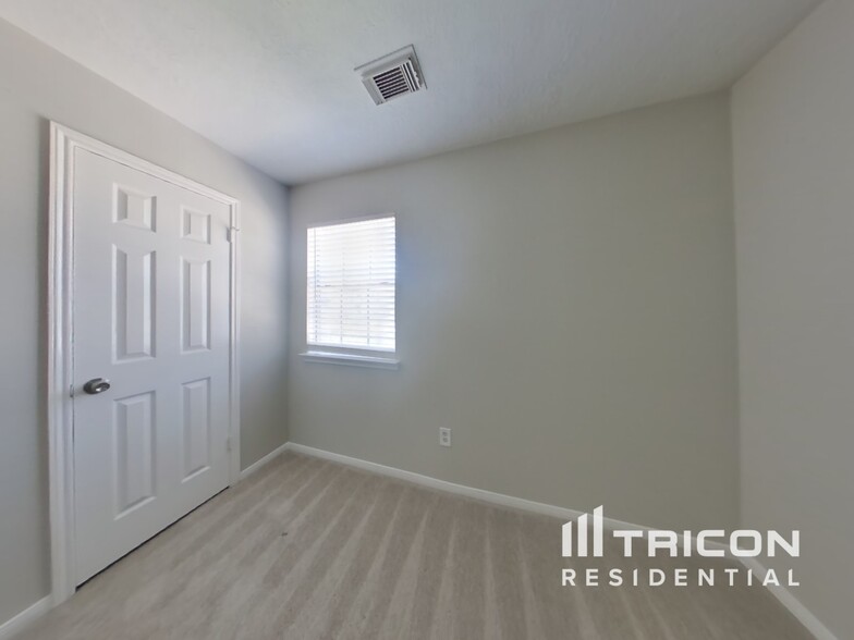 Building Photo - 18810 Pine Bower Cir