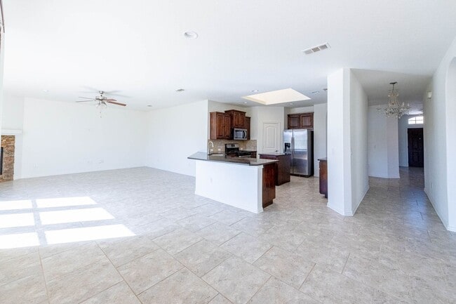 Building Photo - 4 Bedroom 2 Bathroom Ready to rent April 1st, 2026