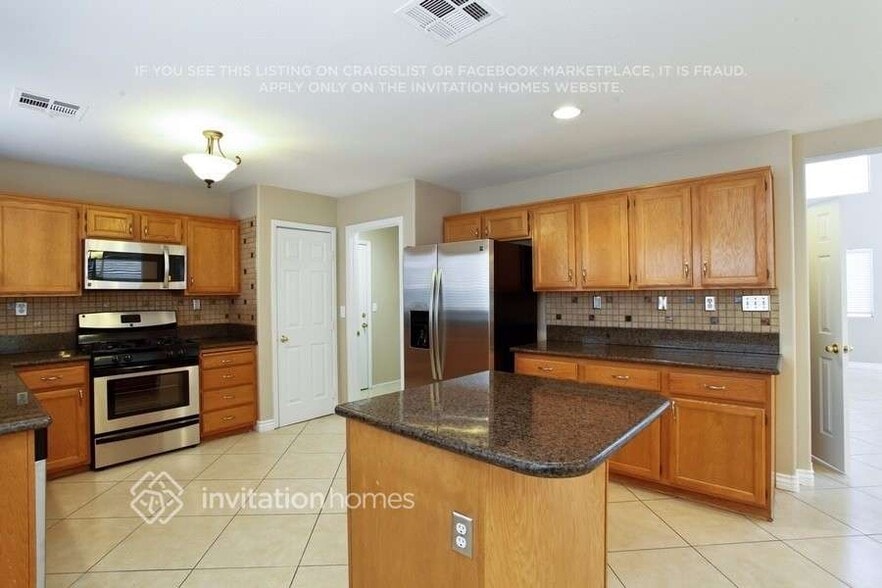 Building Photo - 5910 Red Dawn St