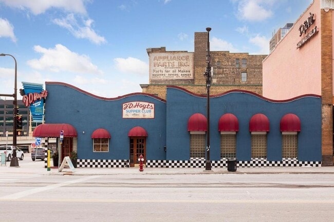 Building Photo - 700 N Washington Ave