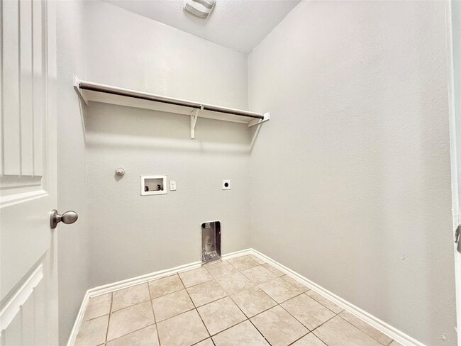 Building Photo - 251 Cyrus St