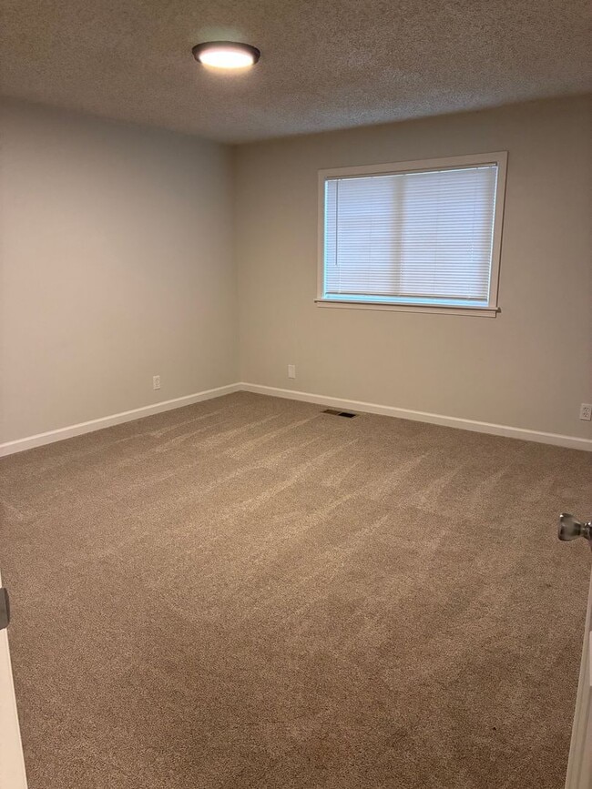 Building Photo - Your Newly Updated 3 Bed, 1 Bath Move-In Ready Home!