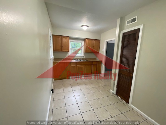 Kitchen - 341 Castlewood Ave