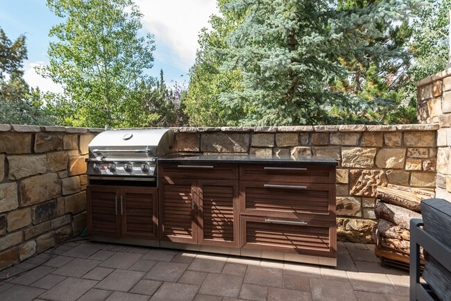 Building Photo - Stunning Furnished Estate in Pronghorn