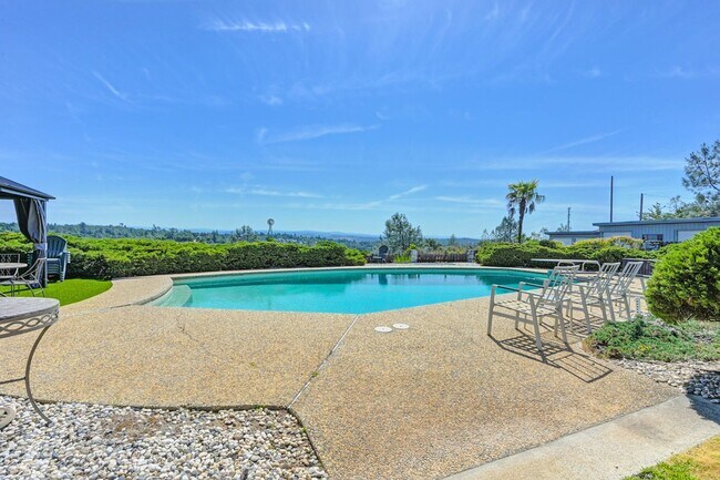 Building Photo - Luxury Living with Stunning 360-Degree Vie...