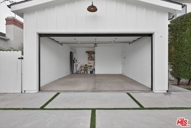 Building Photo - 9036 W 24th St