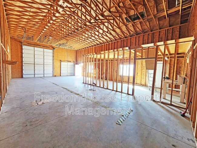 Building Photo - 3580 Prairie Ave