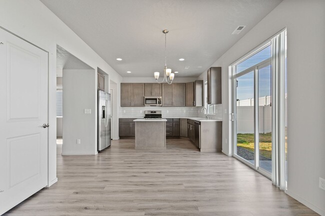 Building Photo - Stunning 3 Bed, 2.5 Bath Home in Spokane V...