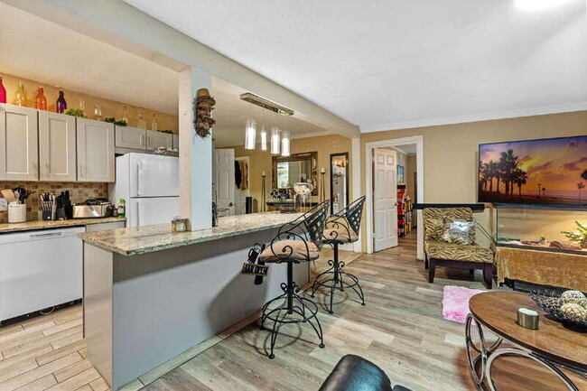 Building Photo - 170 Kingston Ave