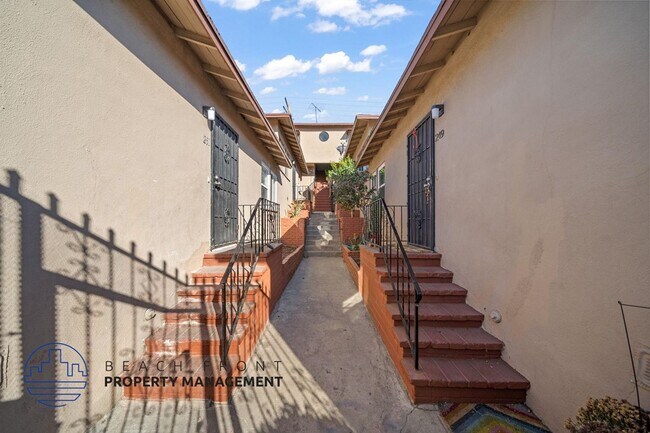 Building Photo - 249-251 W Pomona Blvd