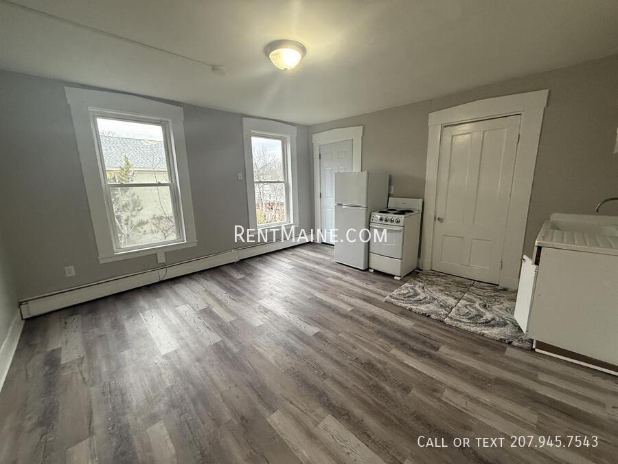 Building Photo - 76 Court St