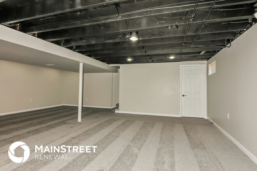 Building Photo - 535 Ryan Dr