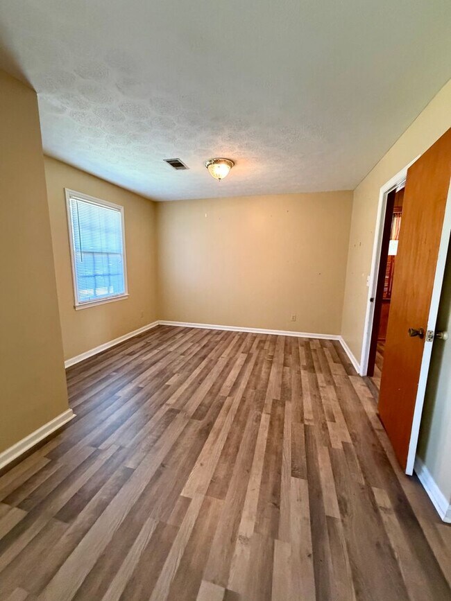 Building Photo - 2 Bed/1 Bath House