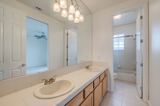 Building Photo - Beautiful 4Bd, 4Bth home in Guard Gated Community near Tivoli Village.