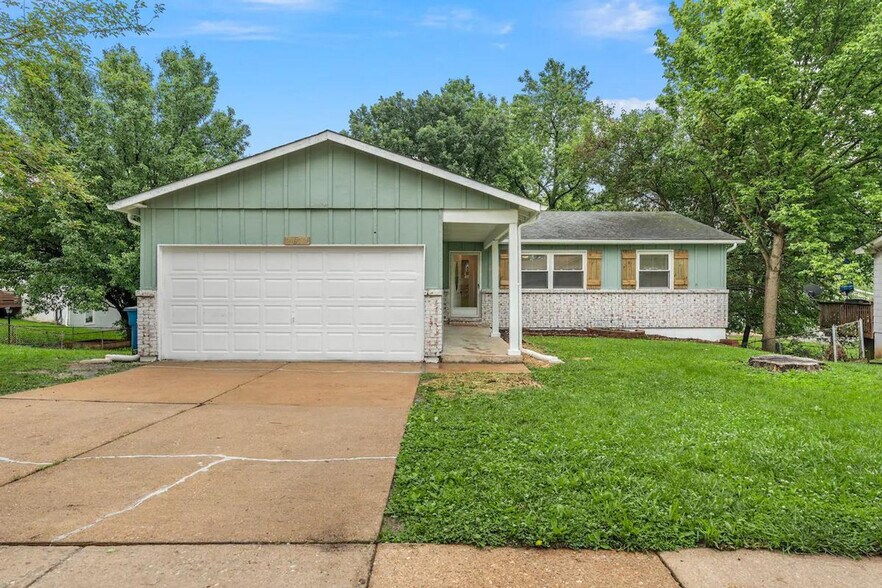 Building Photo - 2674 Smoke View Dr