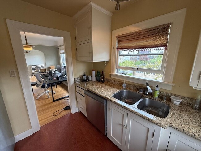 Building Photo - 1 Bed 1 Bath Top Floor Wallingford Condo!