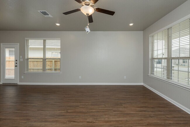Building Photo - Beautifully designed and thoughtfully main...