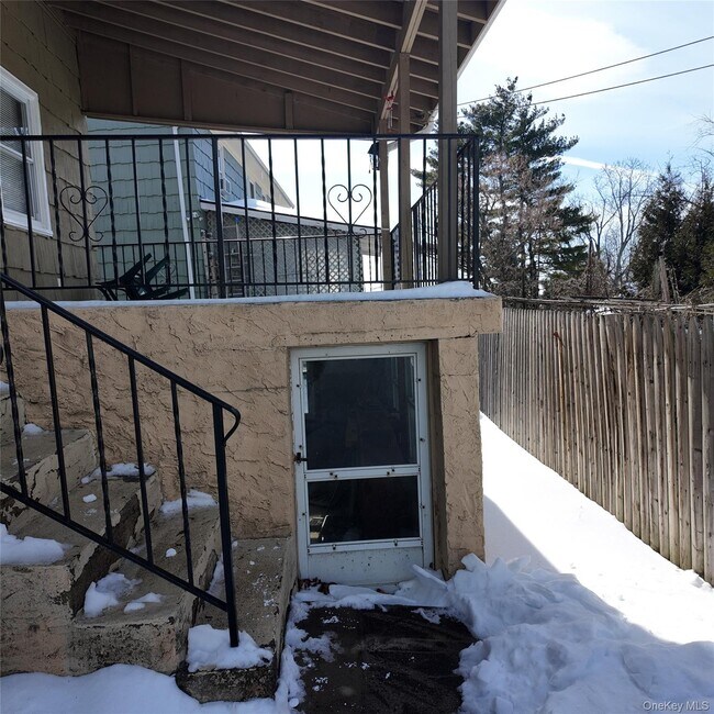 Building Photo - 244 S Ridge St