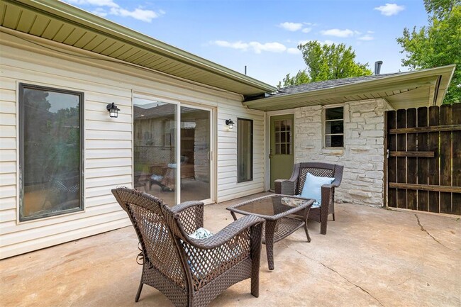 Building Photo - 2737 Clermont Pl