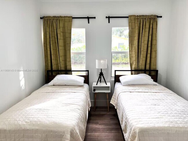 Building Photo - 1025 NW 55th St