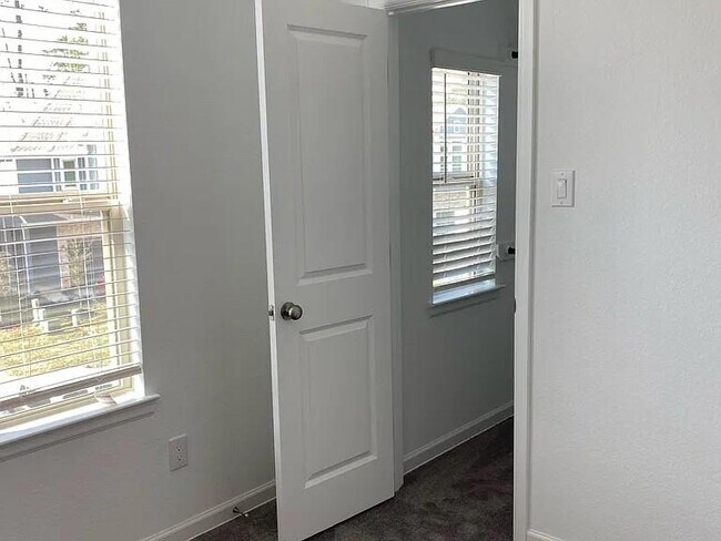 Building Photo - 555 Dry Fork Ln